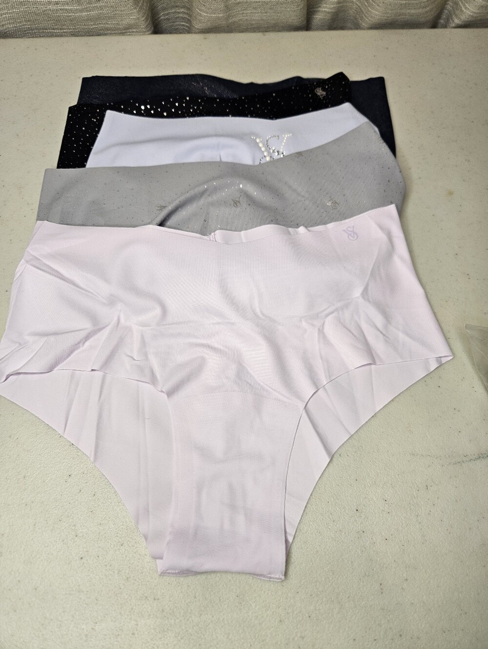 VICTORIA'S SECRET 5-Pack No-Show Cheeky Panties New Open Package Small